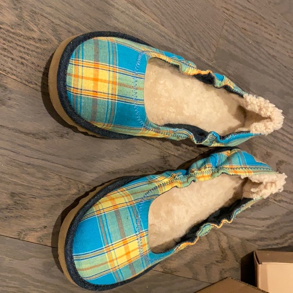 Ugg skimmer flats (kid’s size 3/ women’s size 5) - Picture 2 of 9